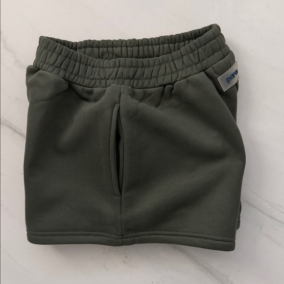 NEW Women’s PARKE 
Fleece Sweatshorts in Hunter Green 
Size XS - Picture 8 of 8